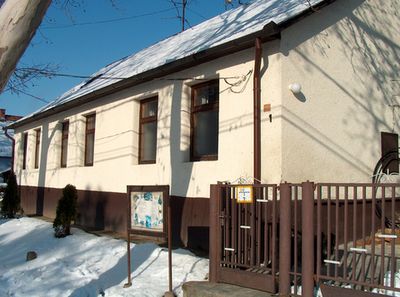 �d�l�